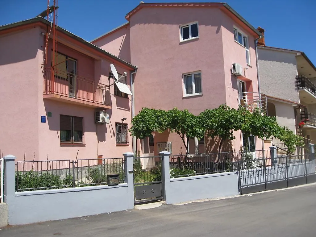 Dina Apartments Pula 0*,  Chorvatsko