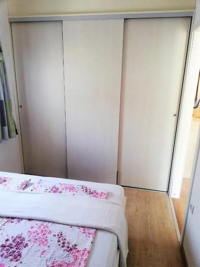 Dina Apartments Pula 0*,