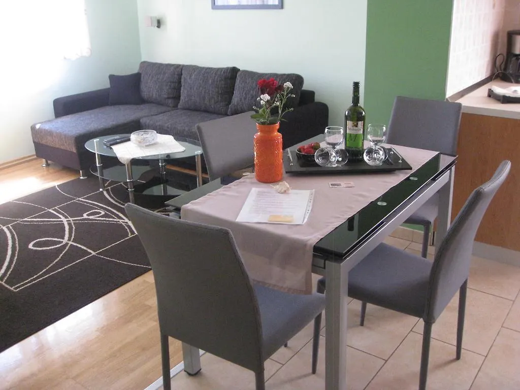 Dina Apartments Pola