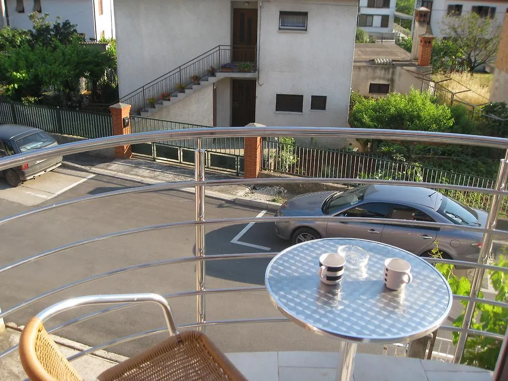 Dina Apartments Pola
