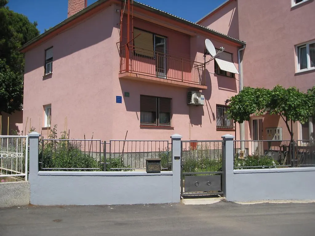 Dina Apartments Pola Croazia