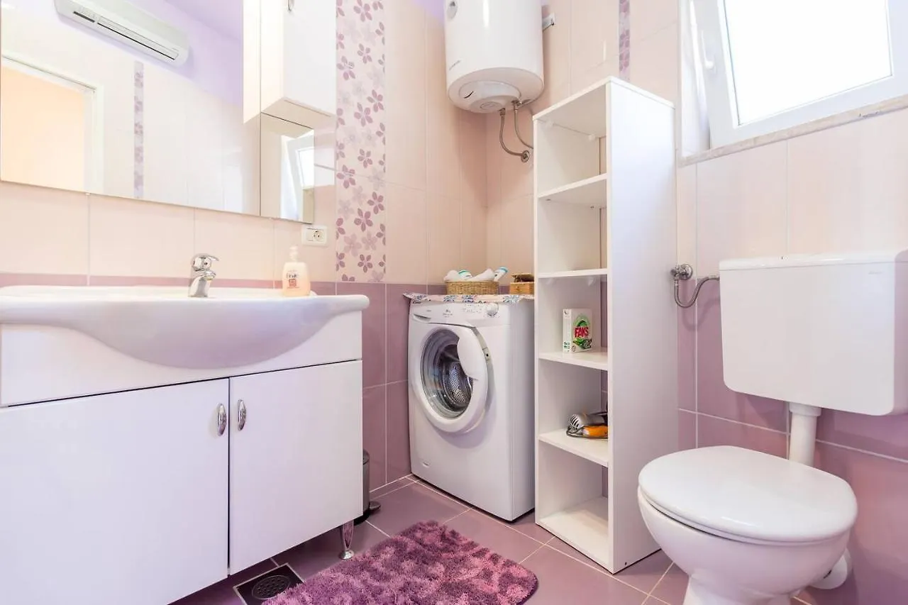 Dina Apartments Pola