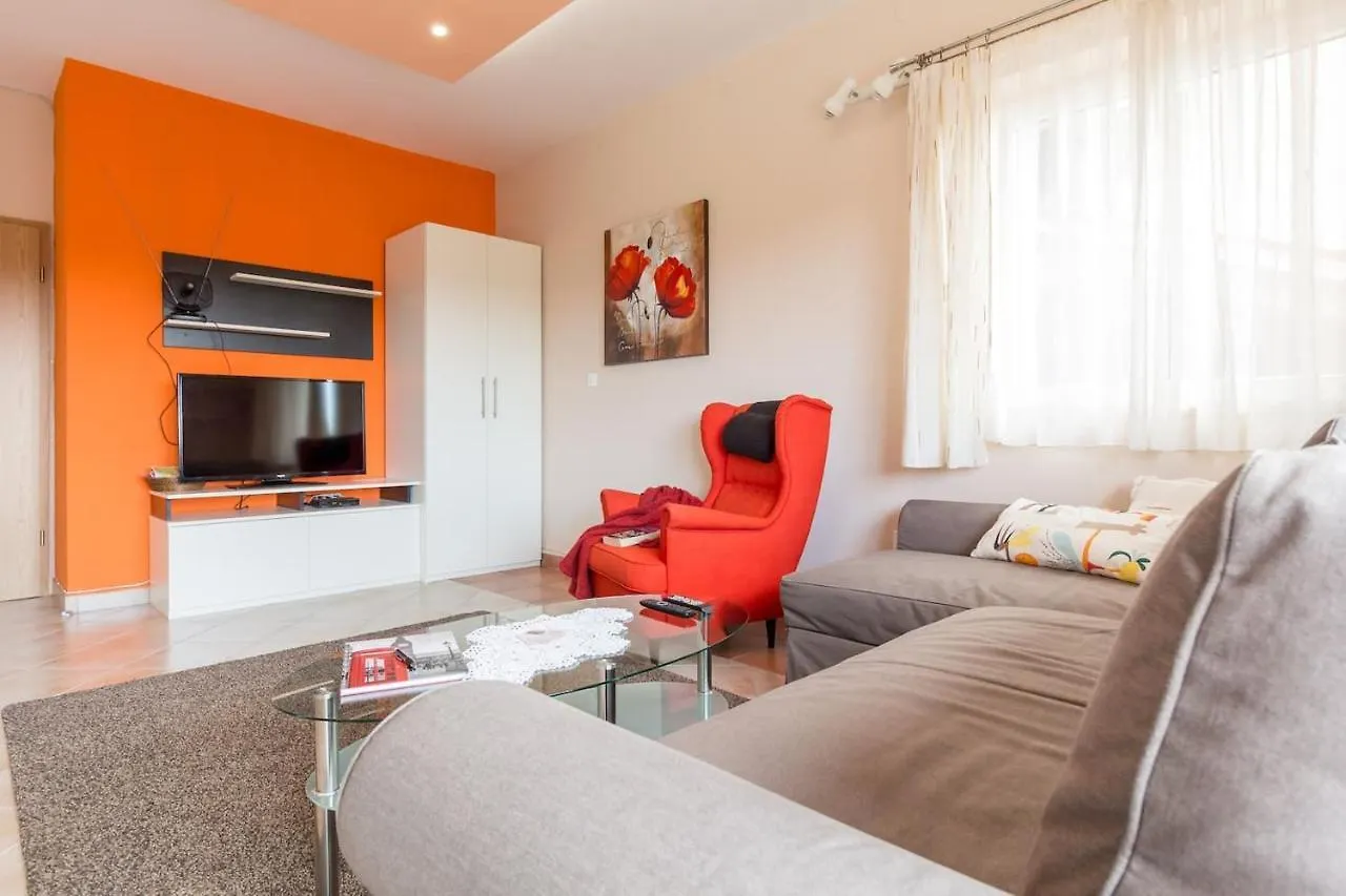Dina Apartments Pola Croazia