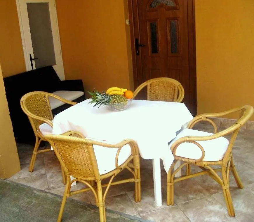 Dina Apartments Pola