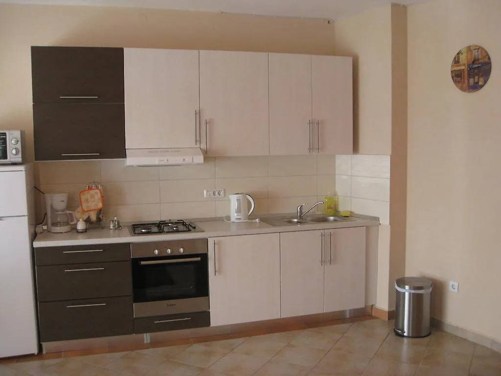 Dina Apartments Pola 0*,