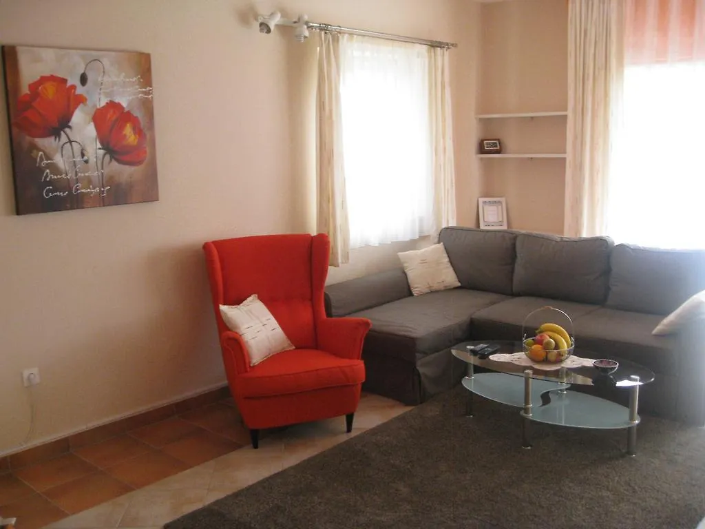 Dina Apartments Pola