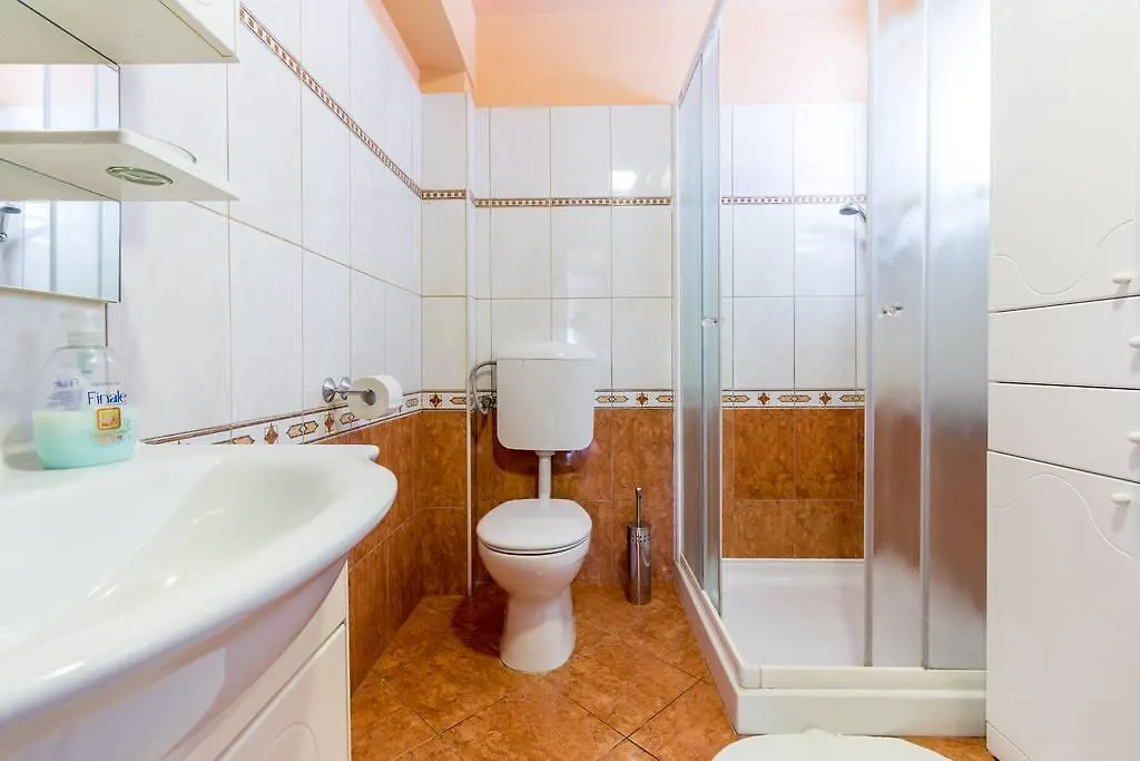 Dina Apartments Pola