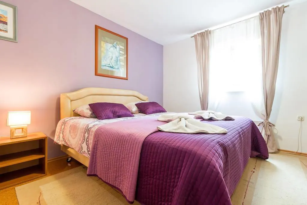 Dina Apartments Pola
